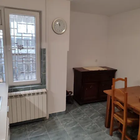 Apartman Parliament *